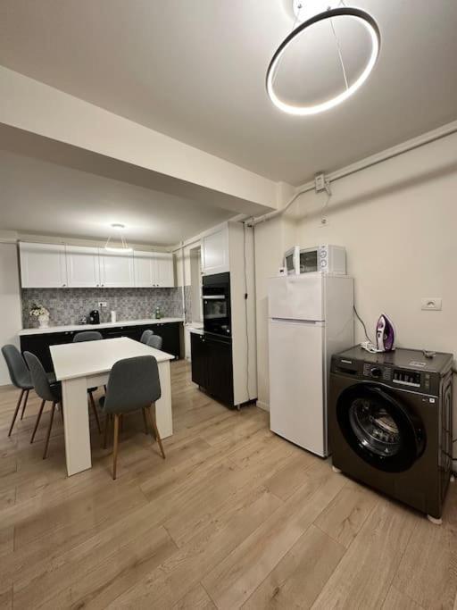 Ultracentral Luxury Apartament 티미쇼아라 외부 사진