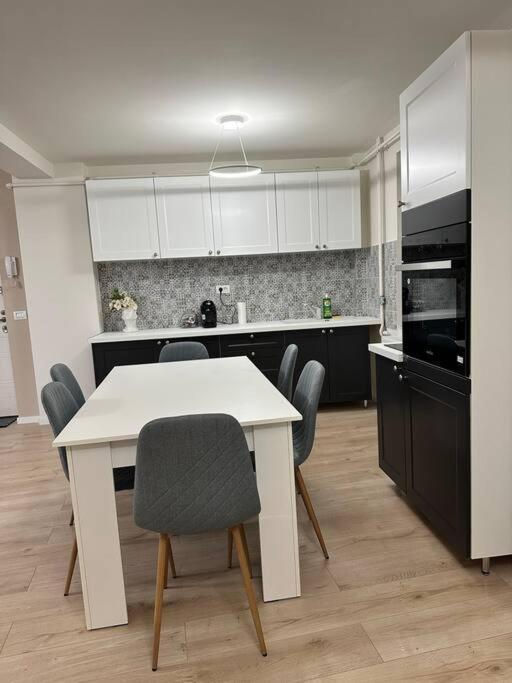 Ultracentral Luxury Apartament 티미쇼아라 외부 사진